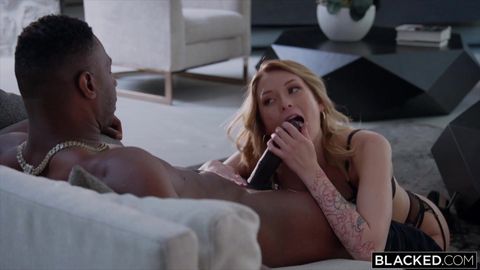 Charlotte Sins scopa Jax Slayher per affari